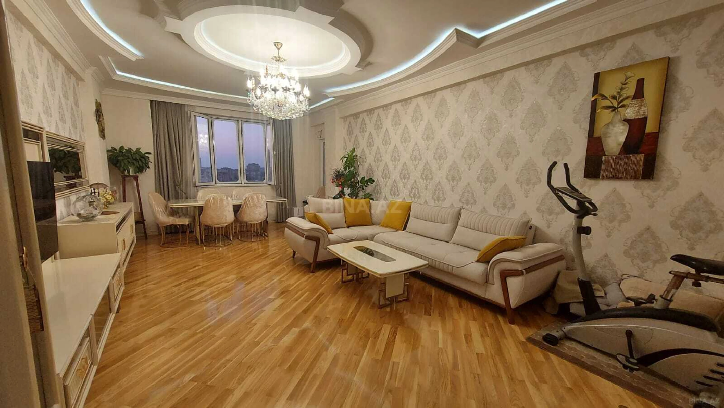 Satılır 3 otaqlı mənzil 165 m²
