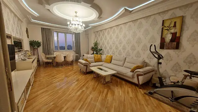 Satılır 3 otaqlı mənzil 165 m²