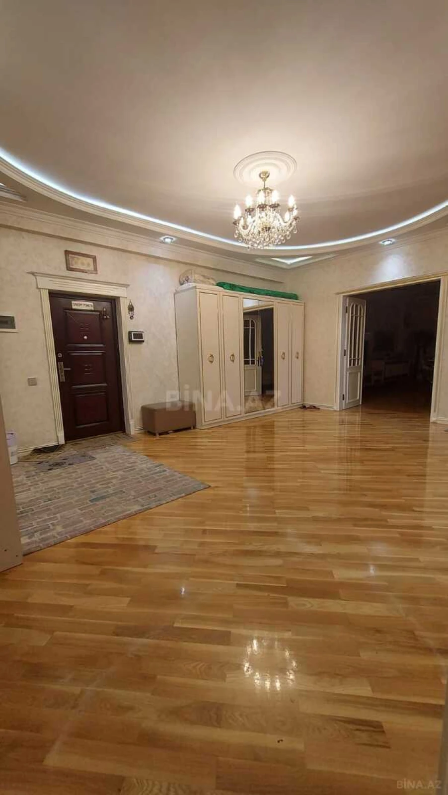 Satılır 3 otaqlı mənzil 165 m²