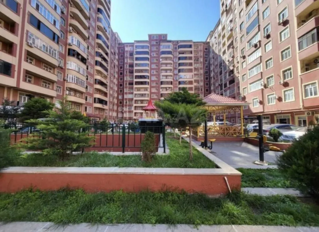Satılır 3 otaqlı mənzil 165 m²