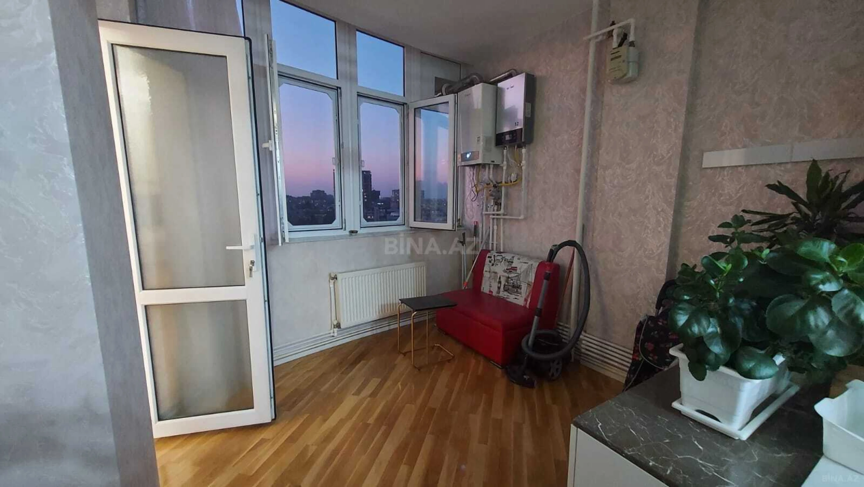 Satılır 3 otaqlı mənzil 165 m²