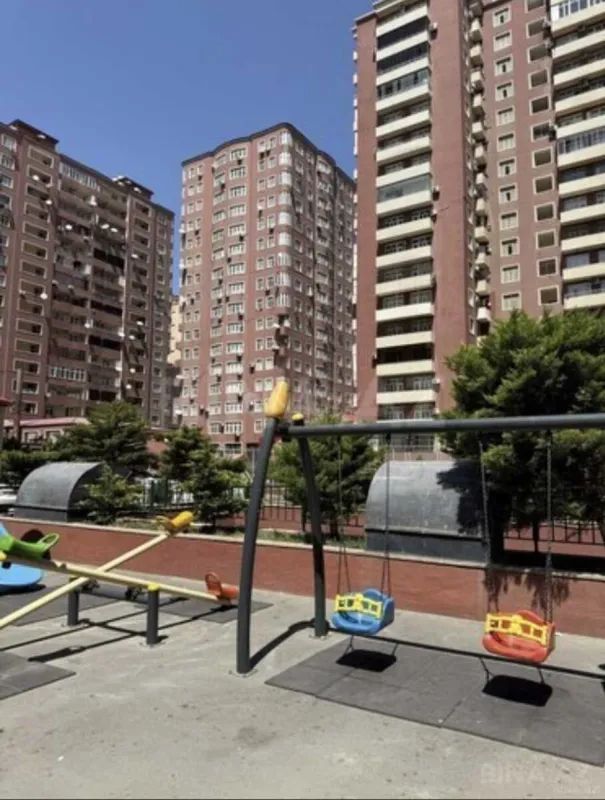 Satılır 3 otaqlı mənzil 165 m²