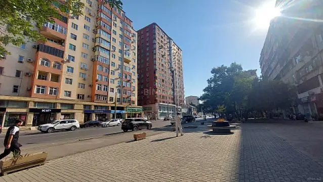 Satılır 3 otaqlı mənzil 165 m²