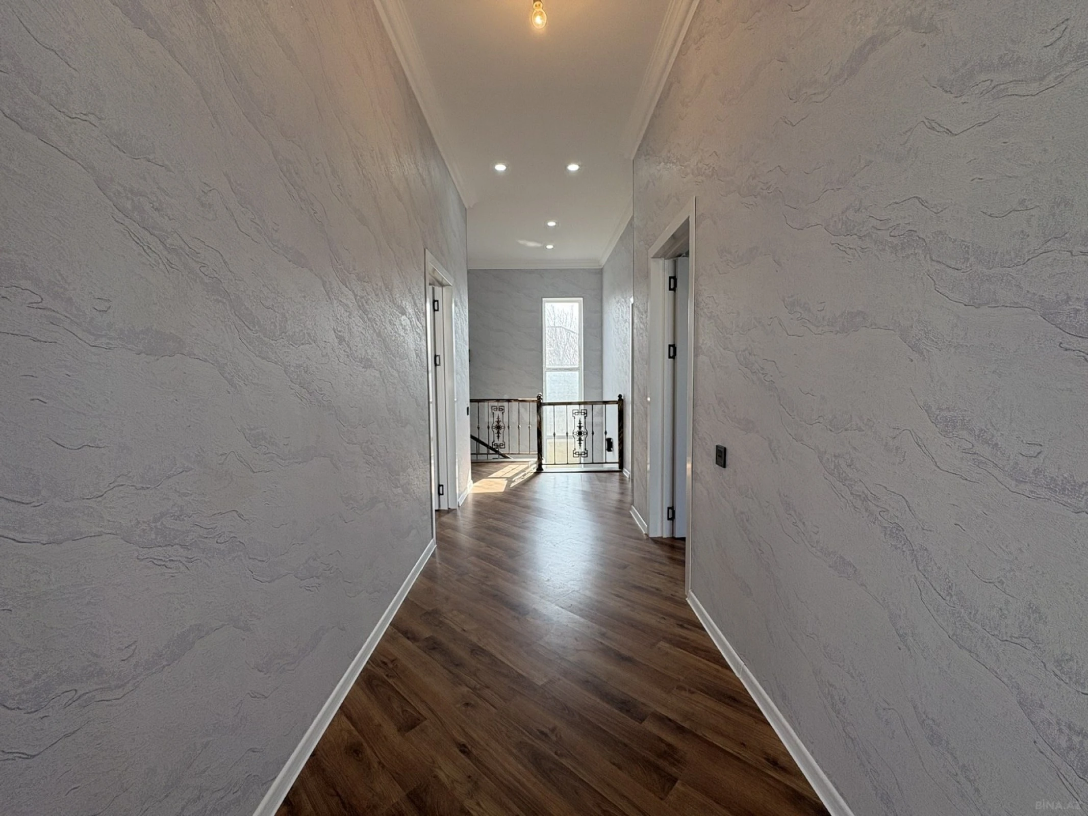 Satılır 5 otaqlı həyət evi 220 m²