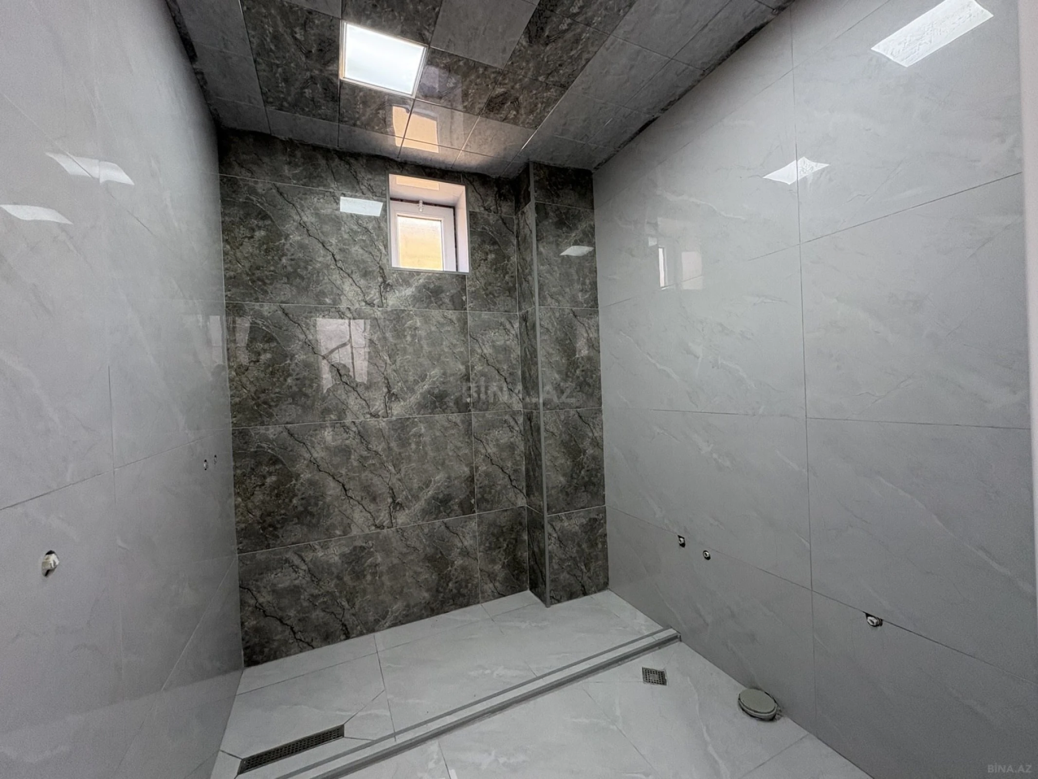 Satılır 5 otaqlı həyət evi 220 m²