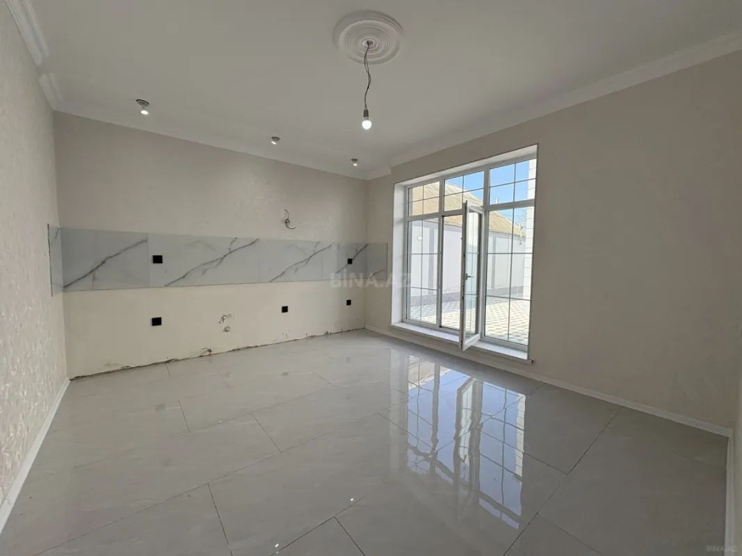 Satılır 5 otaqlı həyət evi 220 m²