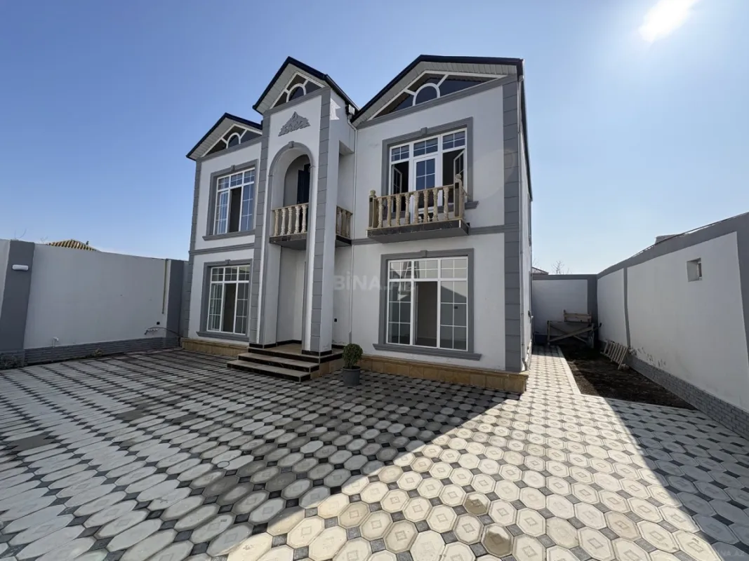 Satılır 5 otaqlı həyət evi 220 m²
