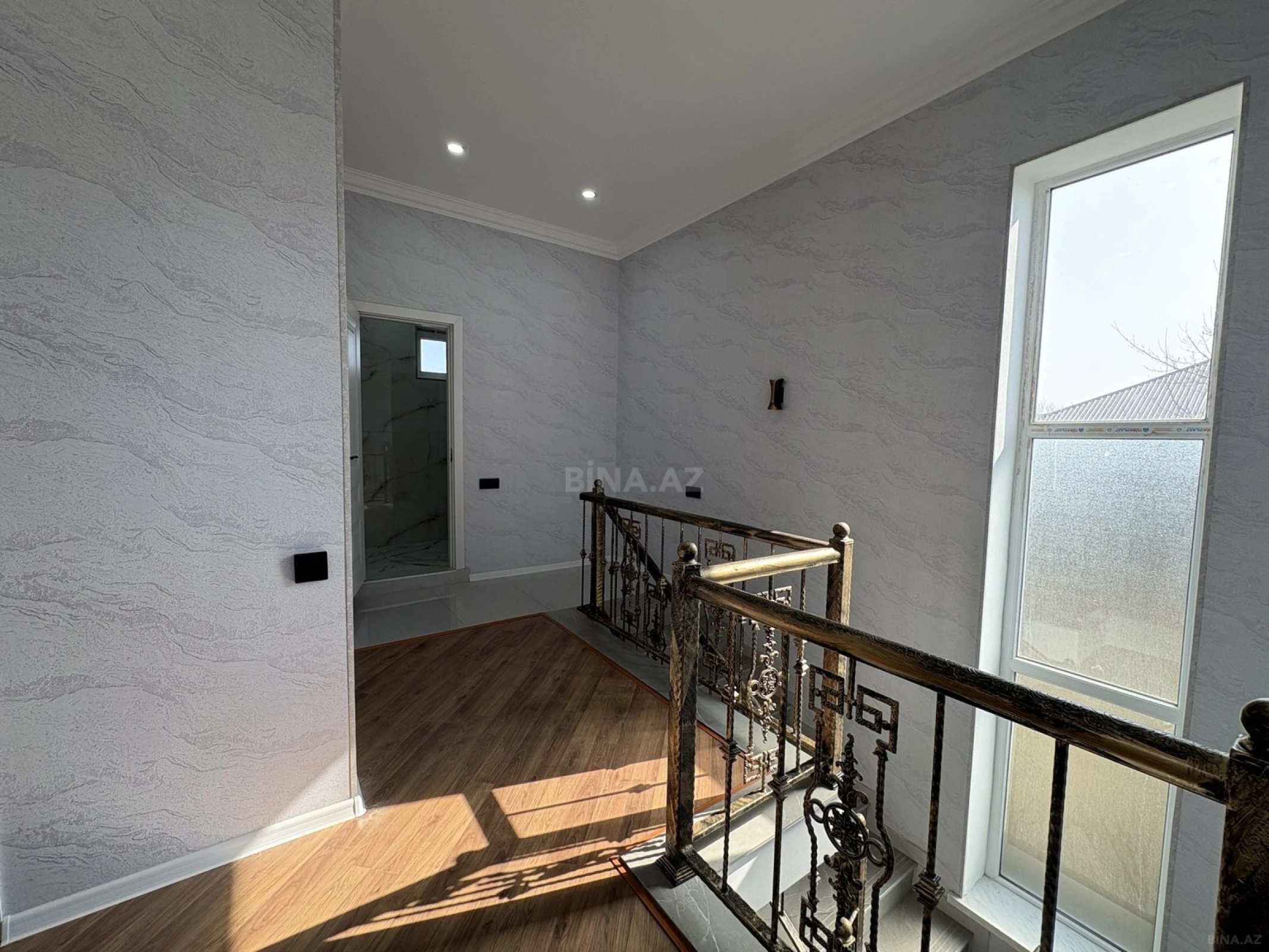 Satılır 5 otaqlı həyət evi 220 m²