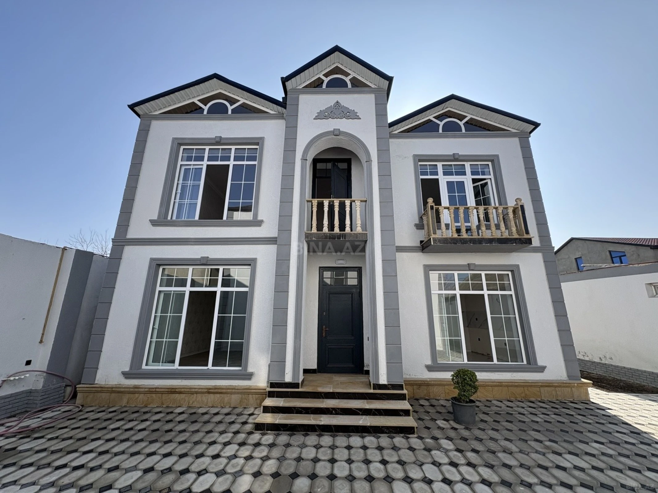 Satılır 5 otaqlı həyət evi 220 m²