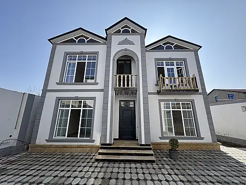 Satılır 5 otaqlı həyət evi 220 m²