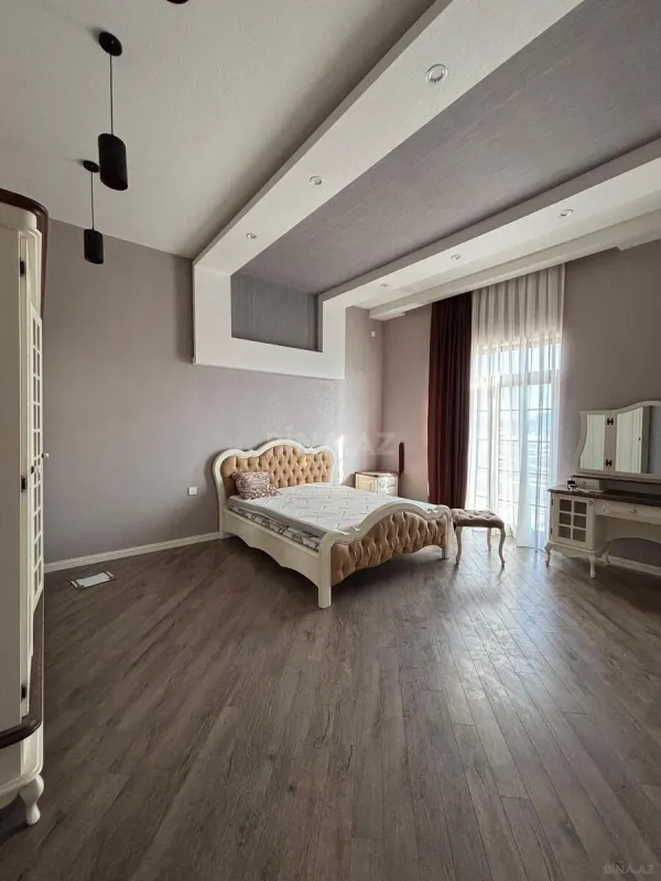 Satılır 7 otaqlı həyət evi 350 m²