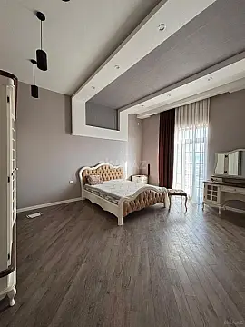 Satılır 7 otaqlı həyət evi 350 m²