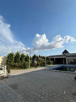 Satılır 7 otaqlı həyət evi 350 m²