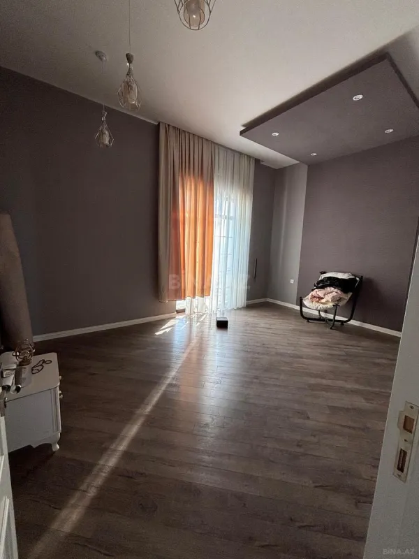 Satılır 7 otaqlı həyət evi 350 m²
