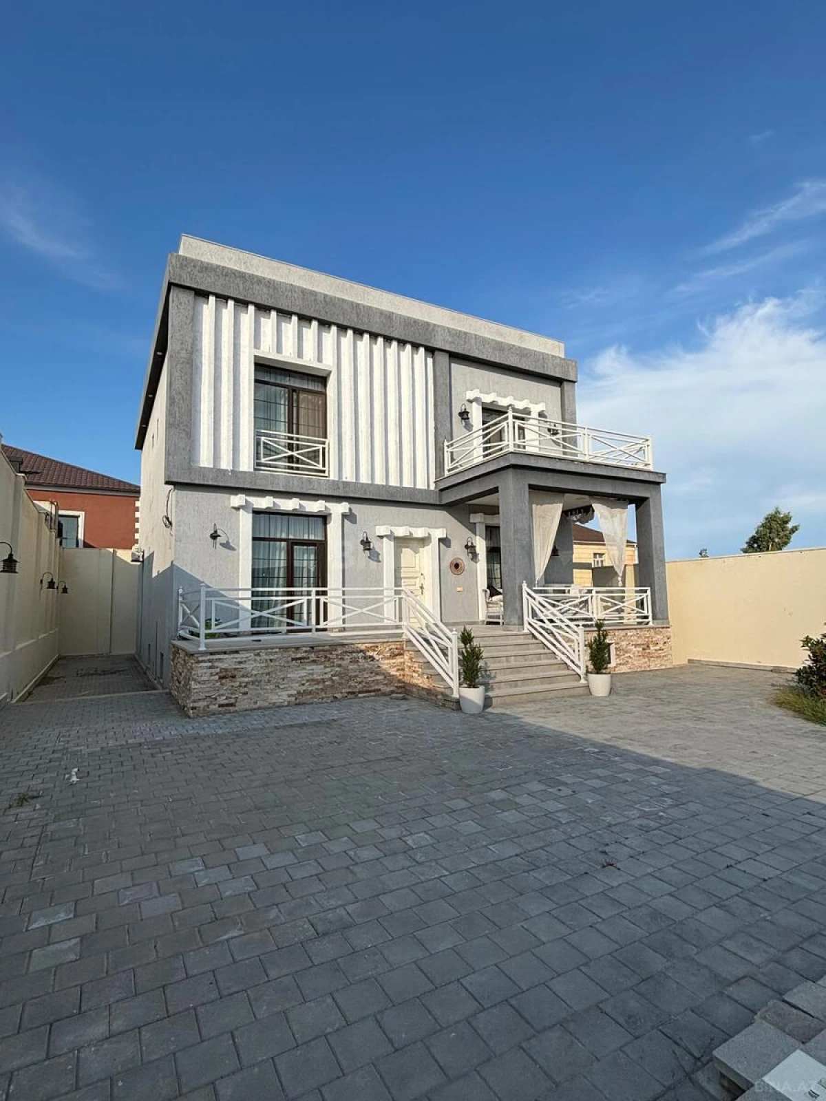 Satılır 7 otaqlı həyət evi 350 m²