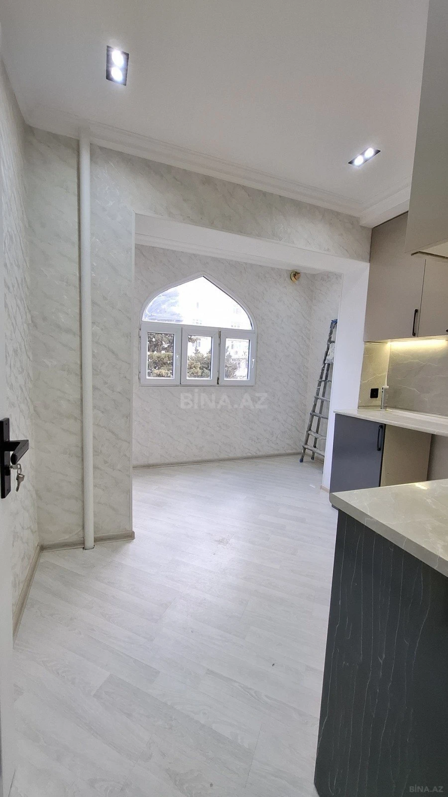 Satılır 2 otaqlı mənzil 75 m²