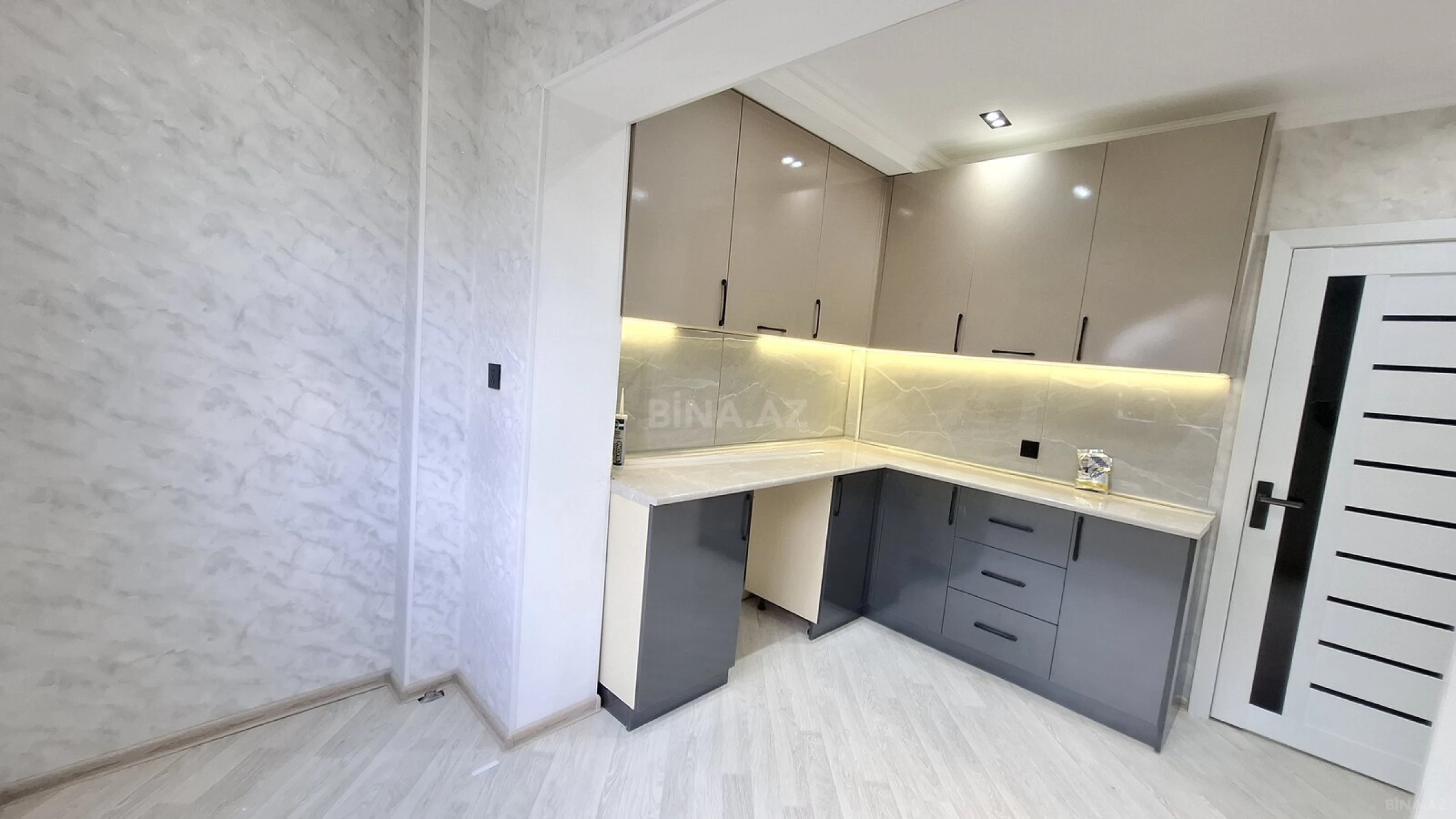 Satılır 2 otaqlı mənzil 75 m²