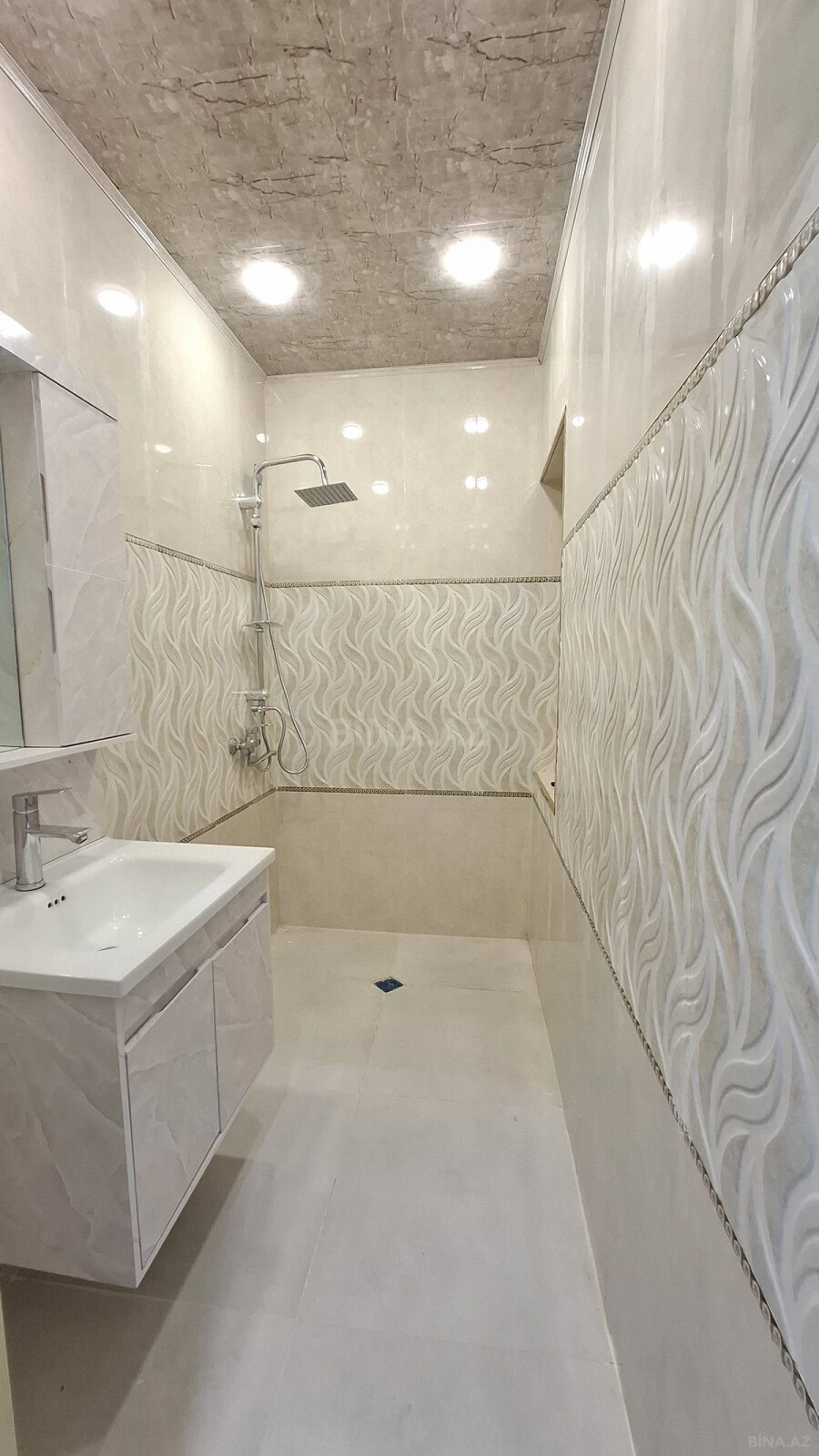 Satılır 2 otaqlı mənzil 75 m²