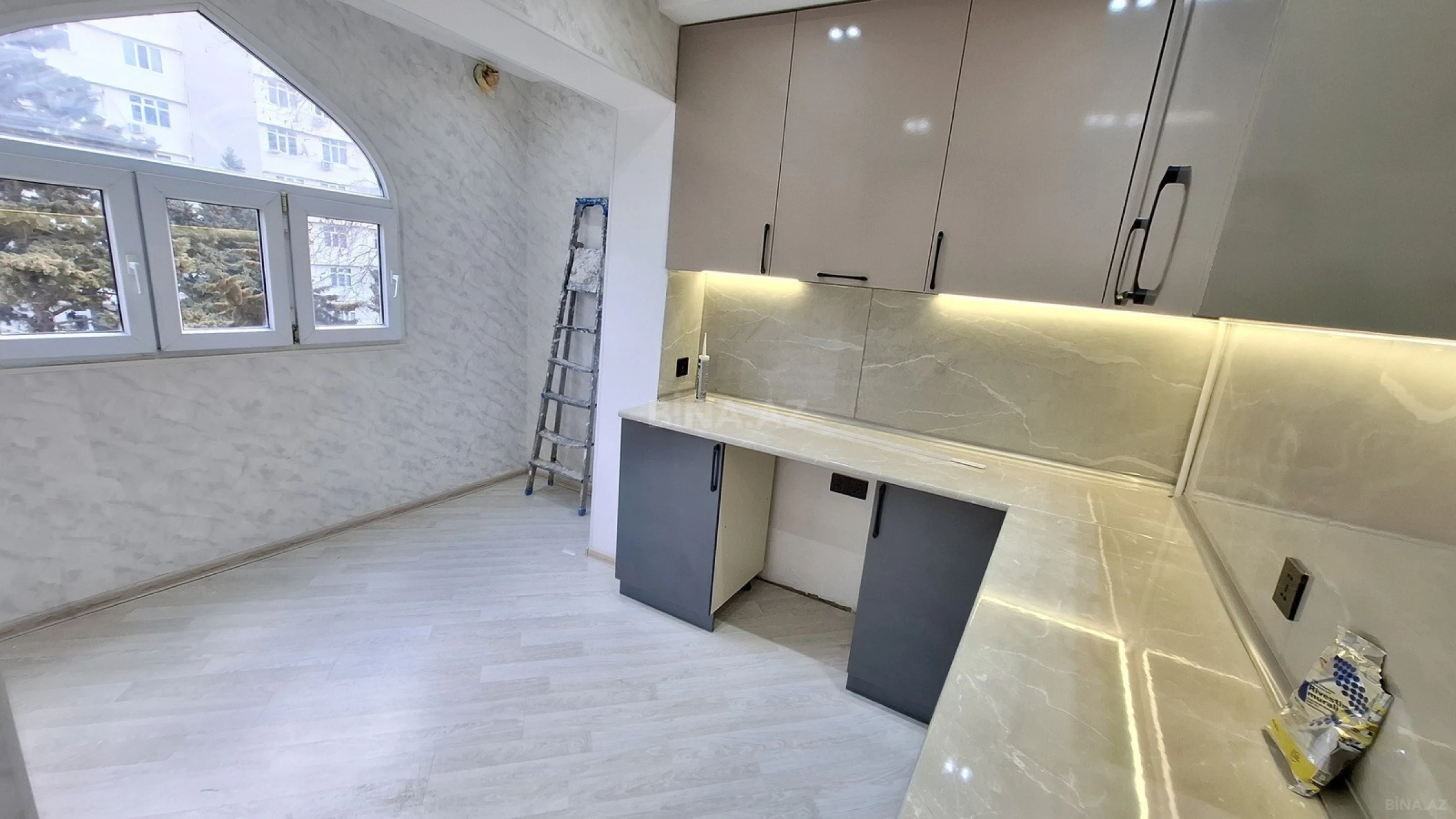 Satılır 2 otaqlı mənzil 75 m²