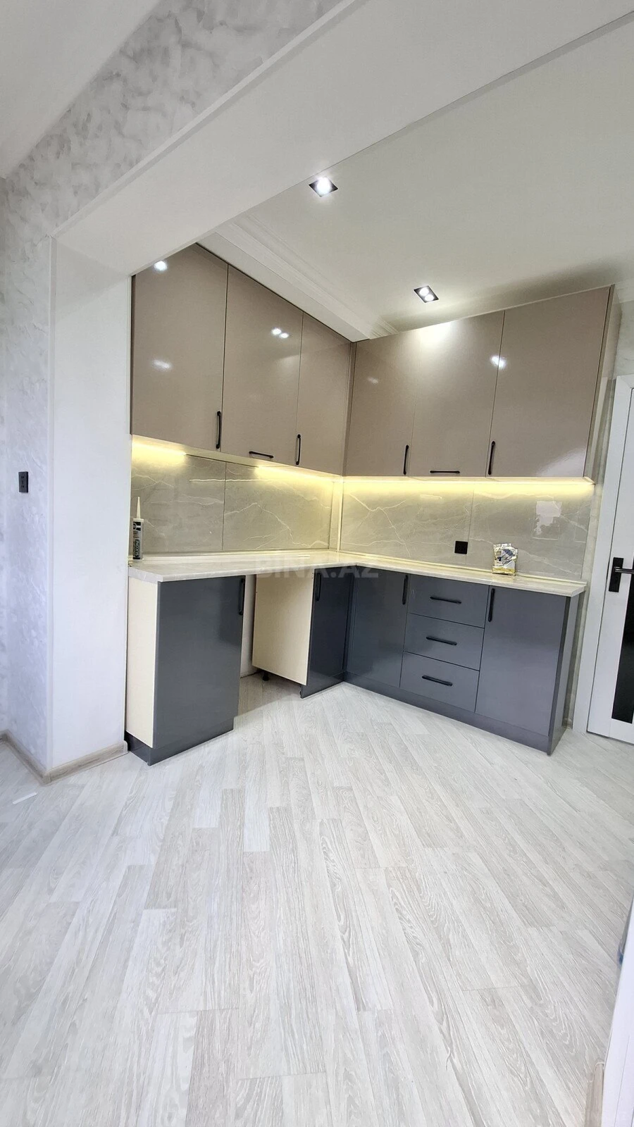 Satılır 2 otaqlı mənzil 75 m²