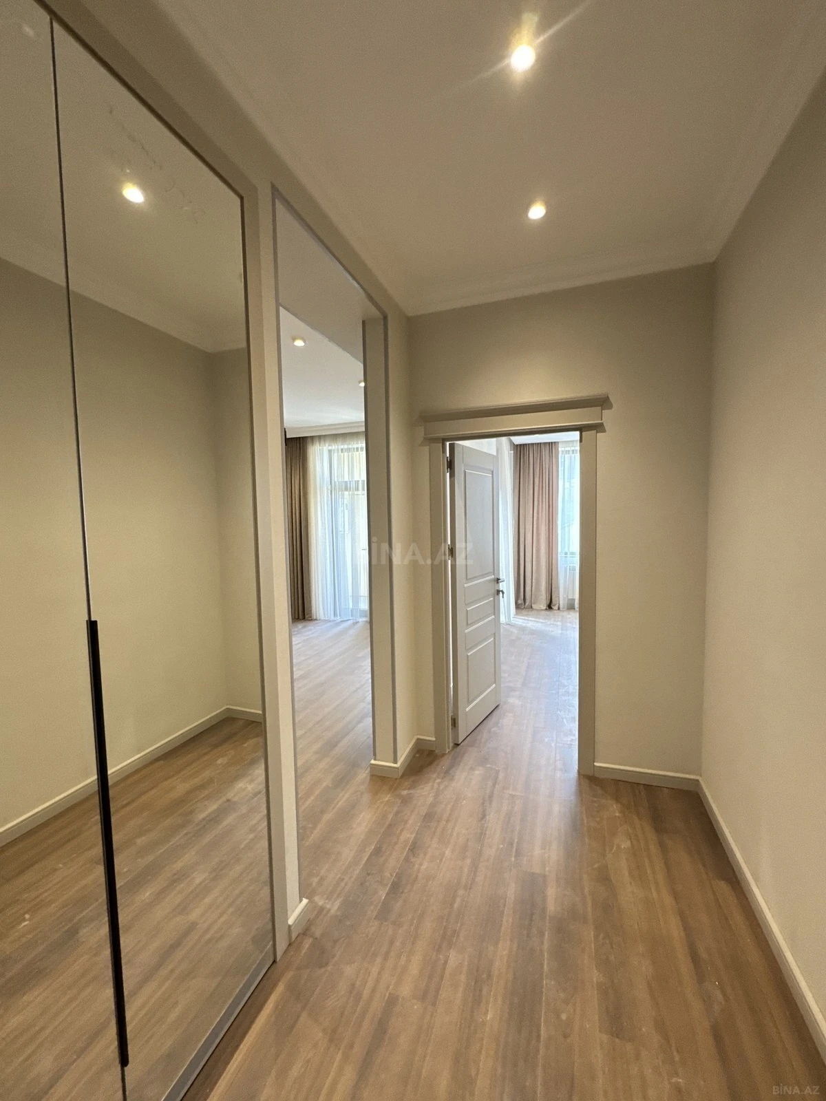 Satılır 2 otaqlı mənzil 62 m²