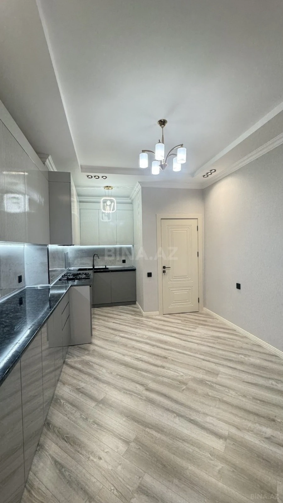 Satılır 3 otaqlı mənzil 98 m²