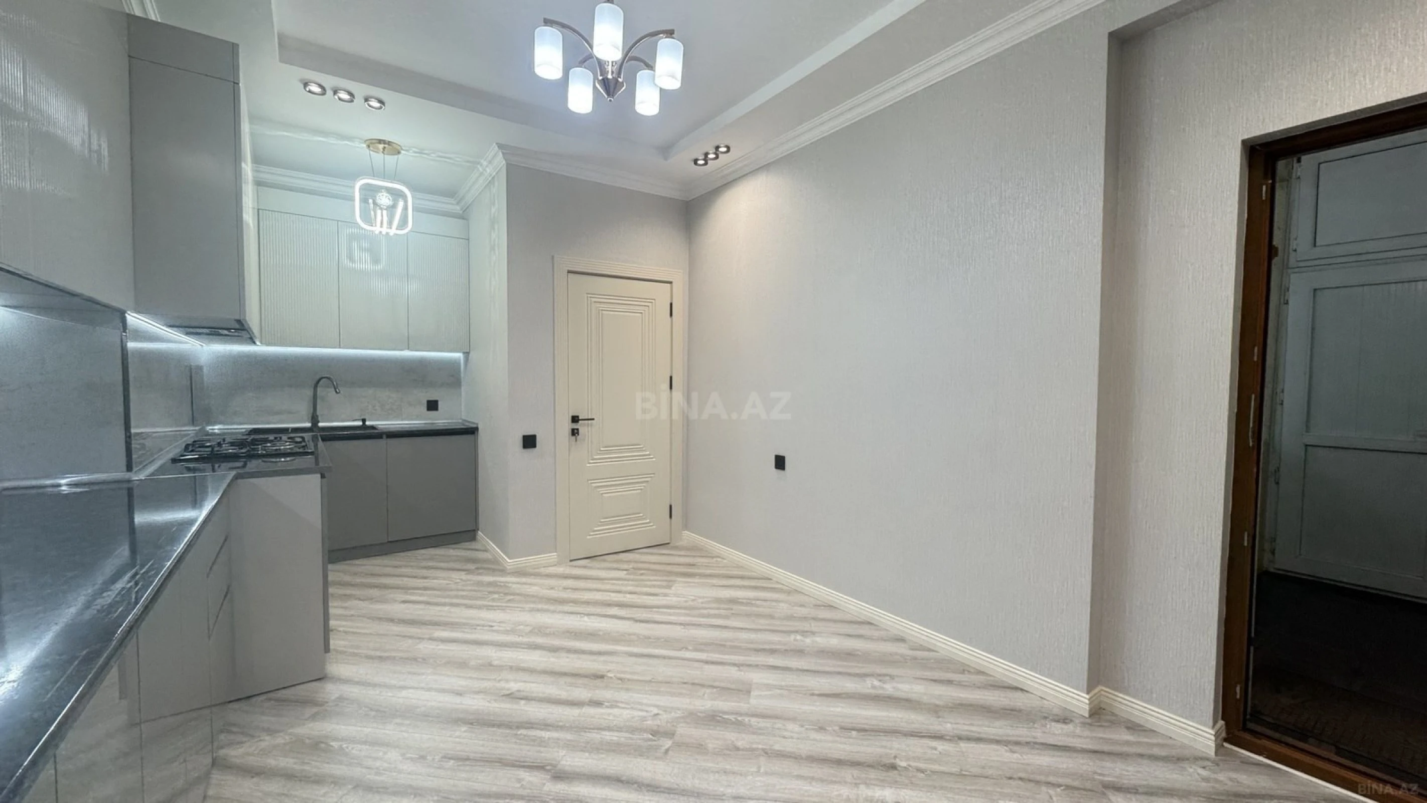 Satılır 3 otaqlı mənzil 98 m²