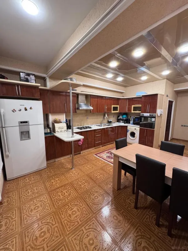 Kirayə verilir 3 otaqlı mənzil 140 m²