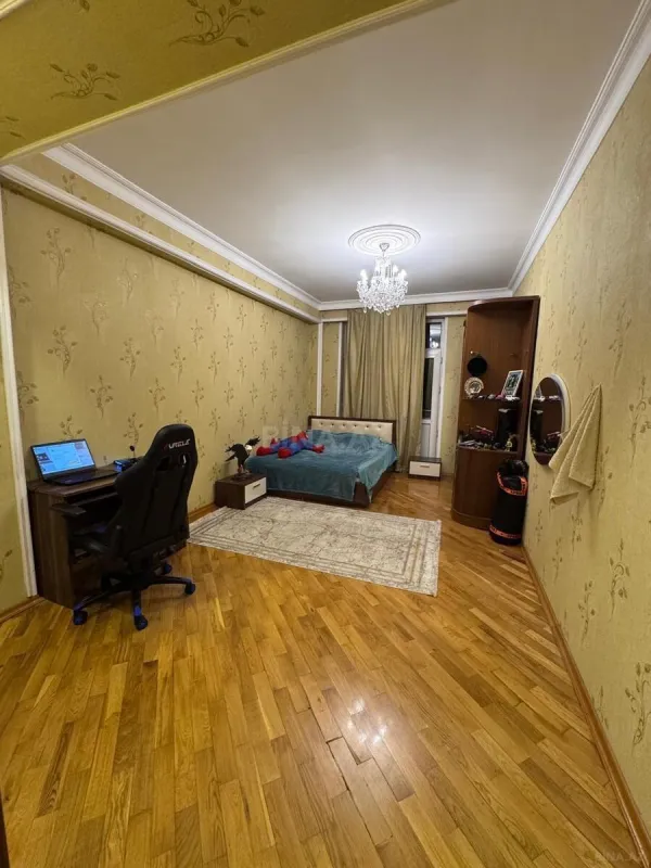 Kirayə verilir 3 otaqlı mənzil 140 m²
