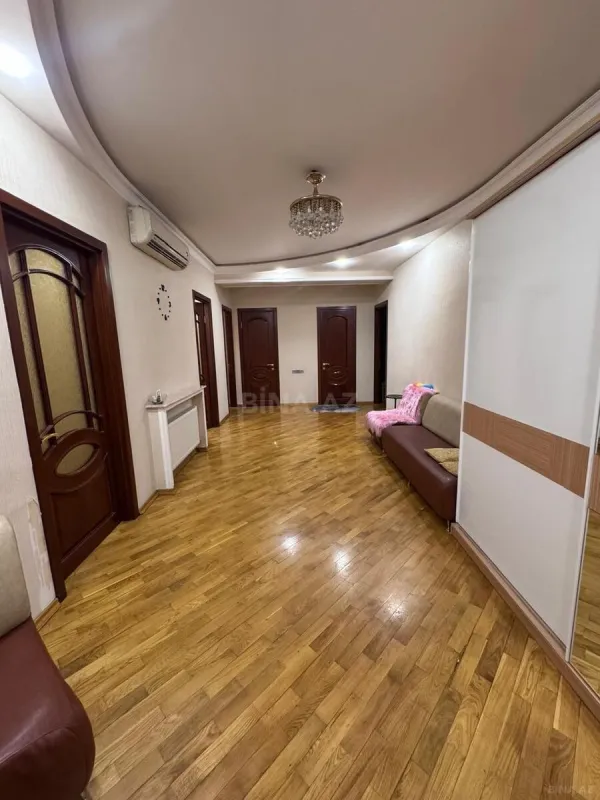 Kirayə verilir 3 otaqlı mənzil 140 m²