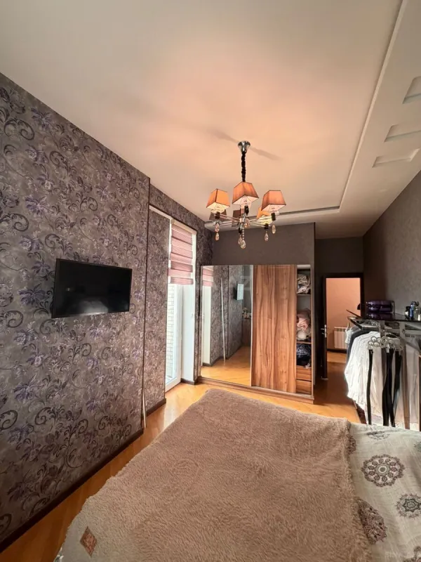Satılır 3 otaqlı mənzil 119.5 m²