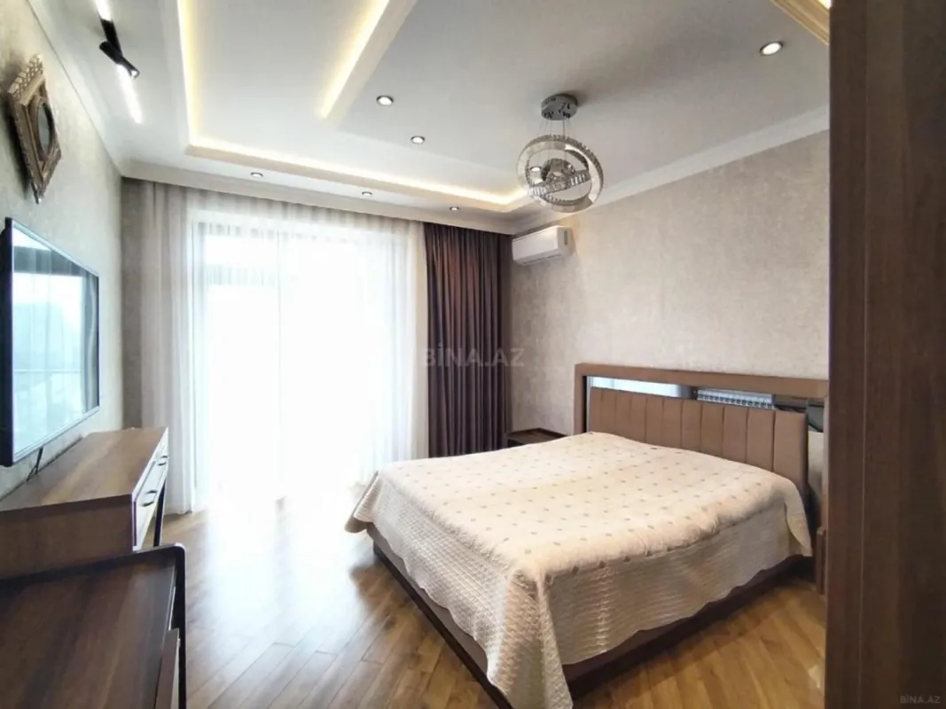 Satılır 3 otaqlı mənzil 148 m²