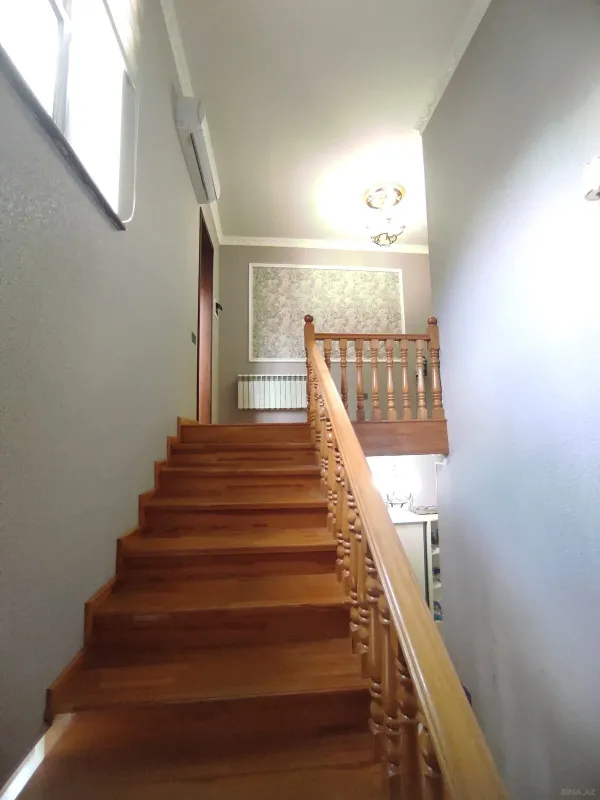 Satılır 5 otaqlı həyət evi 220 m²