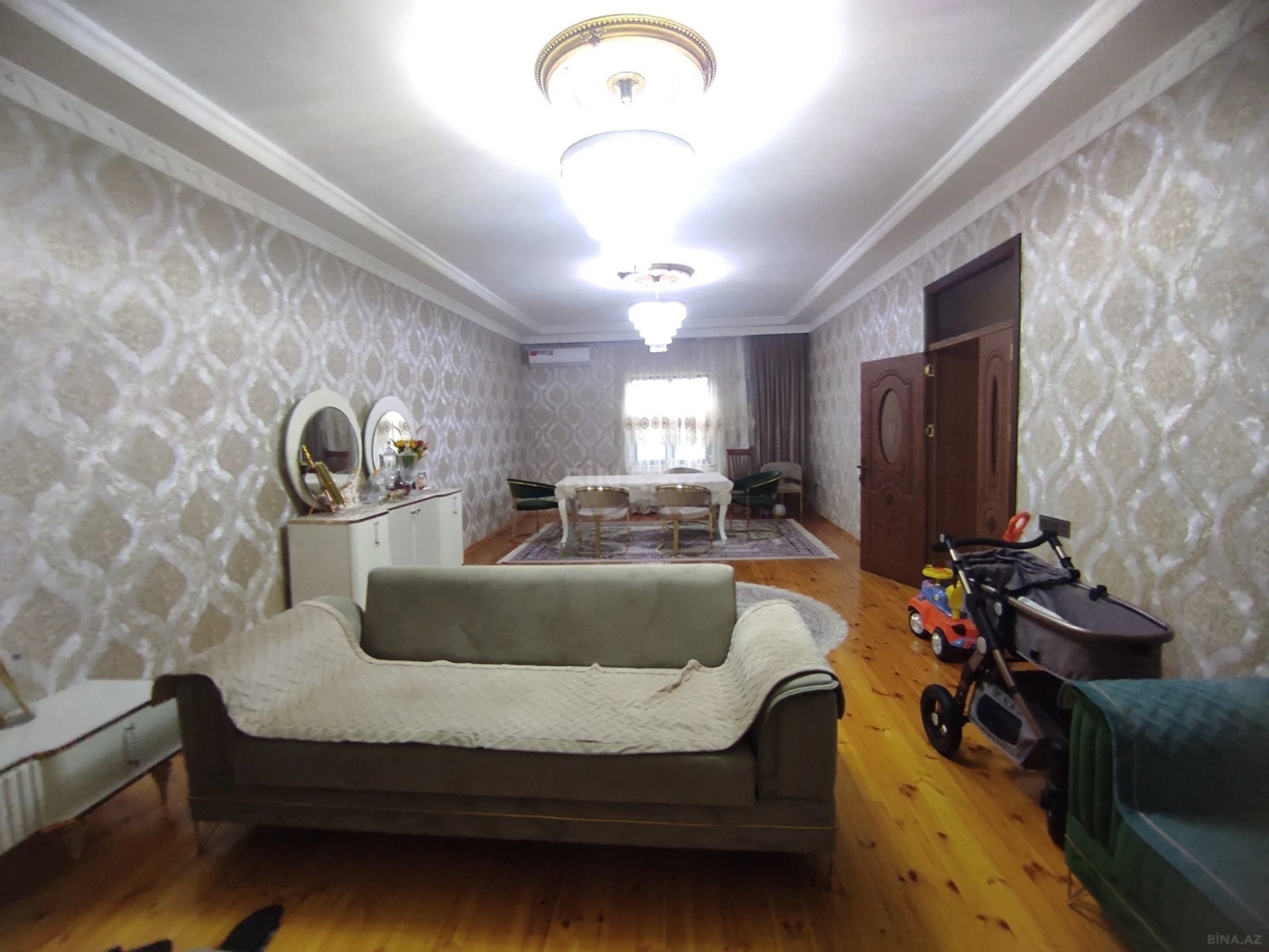 Satılır 5 otaqlı həyət evi 220 m²