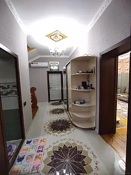 Satılır 5 otaqlı həyət evi 220 m²