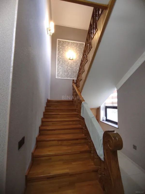 Satılır 5 otaqlı həyət evi 220 m²