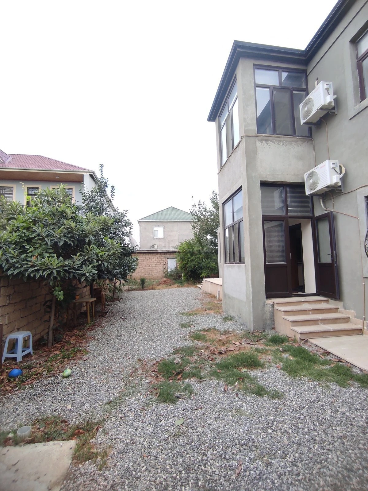 Satılır 5 otaqlı həyət evi 220 m²