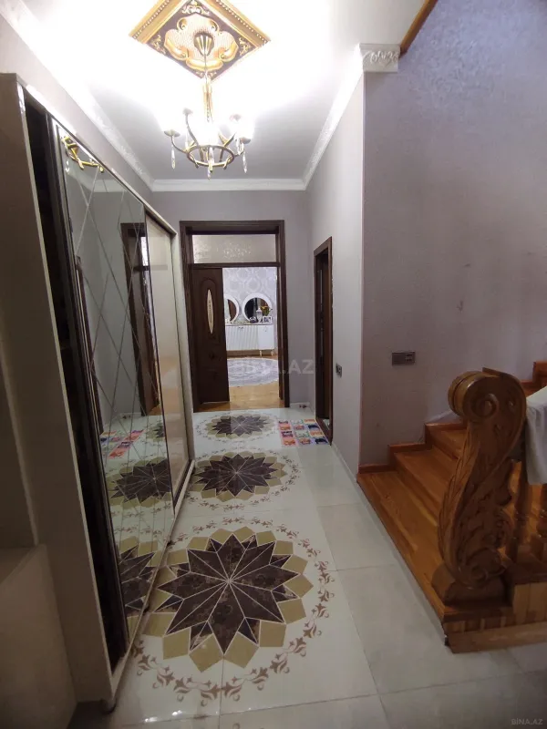 Satılır 5 otaqlı həyət evi 220 m²