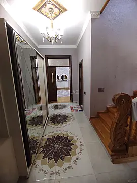 Satılır 5 otaqlı həyət evi 220 m²