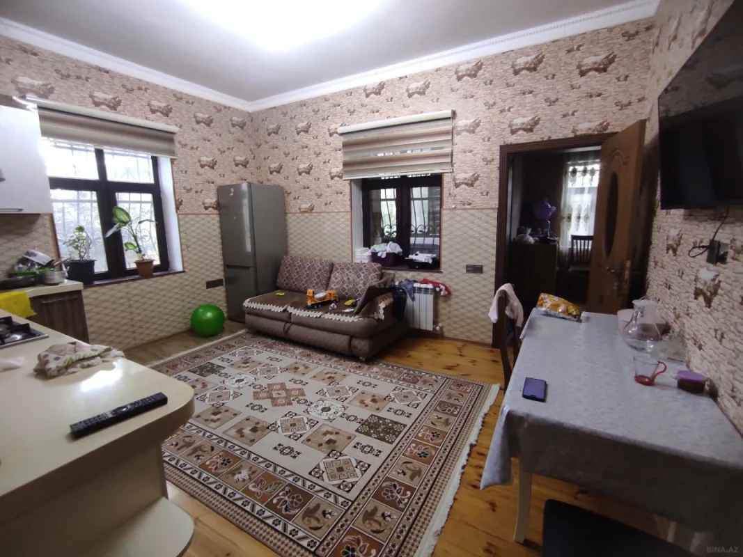 Satılır 5 otaqlı həyət evi 220 m²