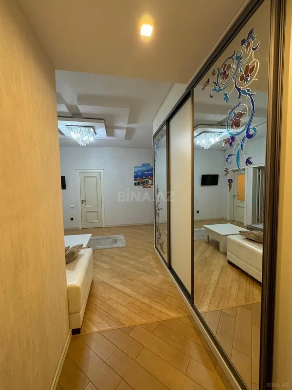 Satılır 2 otaqlı mənzil 112 m²