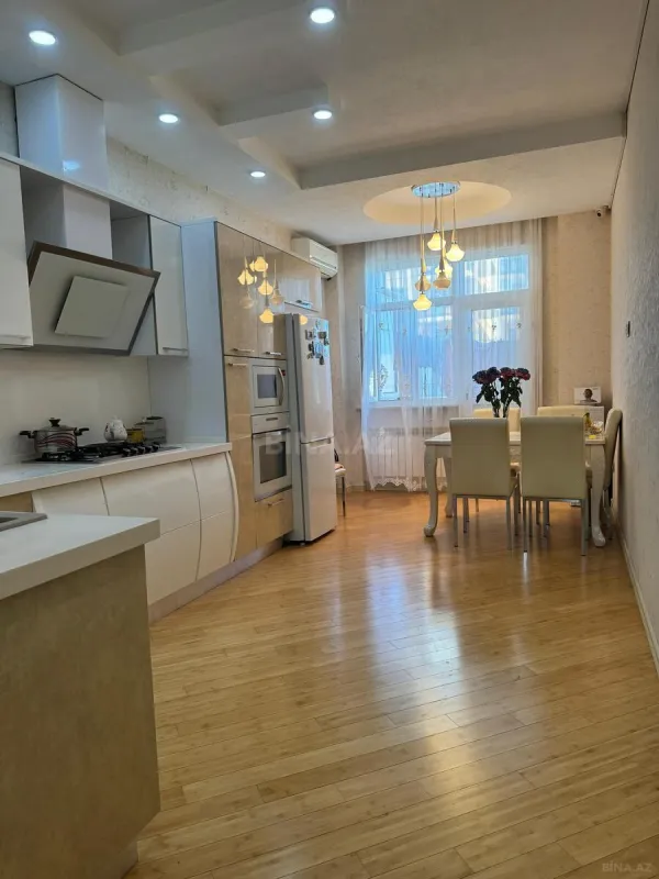 Satılır 2 otaqlı mənzil 112 m²