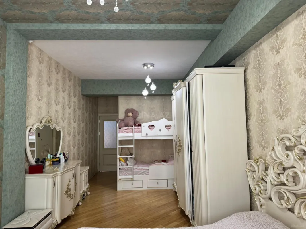 Satılır 2 otaqlı mənzil 112 m²