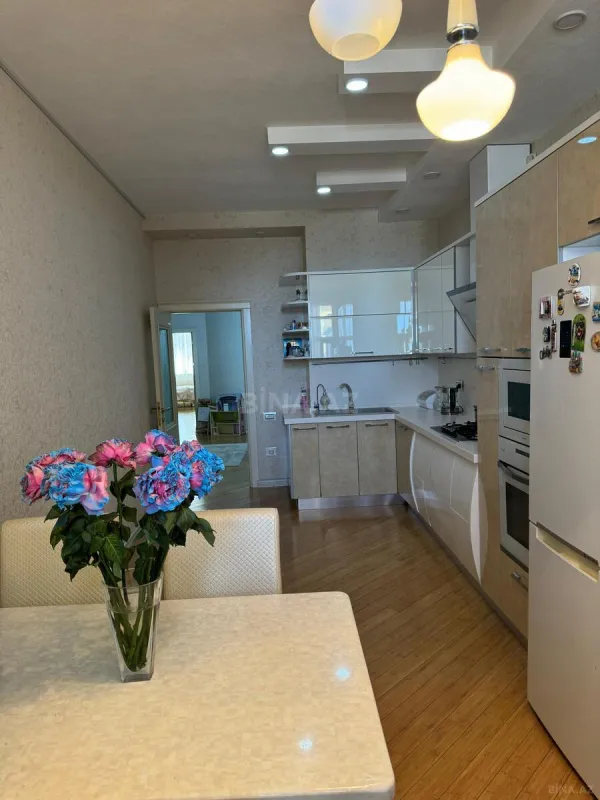 Satılır 2 otaqlı mənzil 112 m²