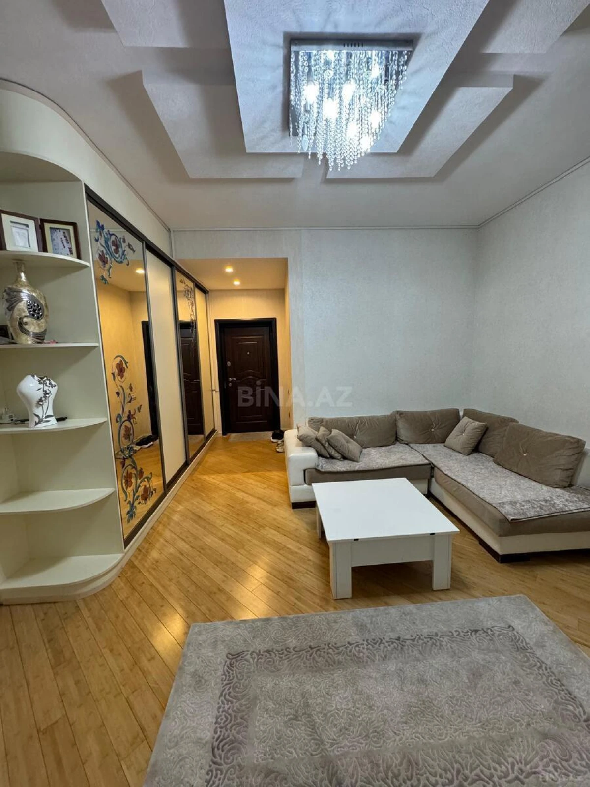 Satılır 2 otaqlı mənzil 112 m²
