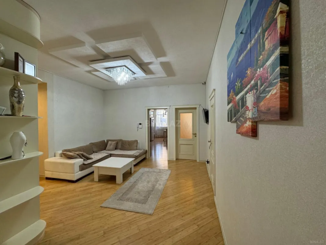 Satılır 2 otaqlı mənzil 112 m²