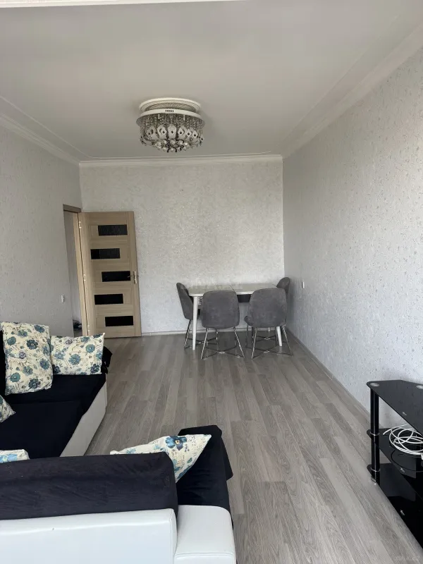Kirayə verilir 2 otaqlı mənzil 66 m²
