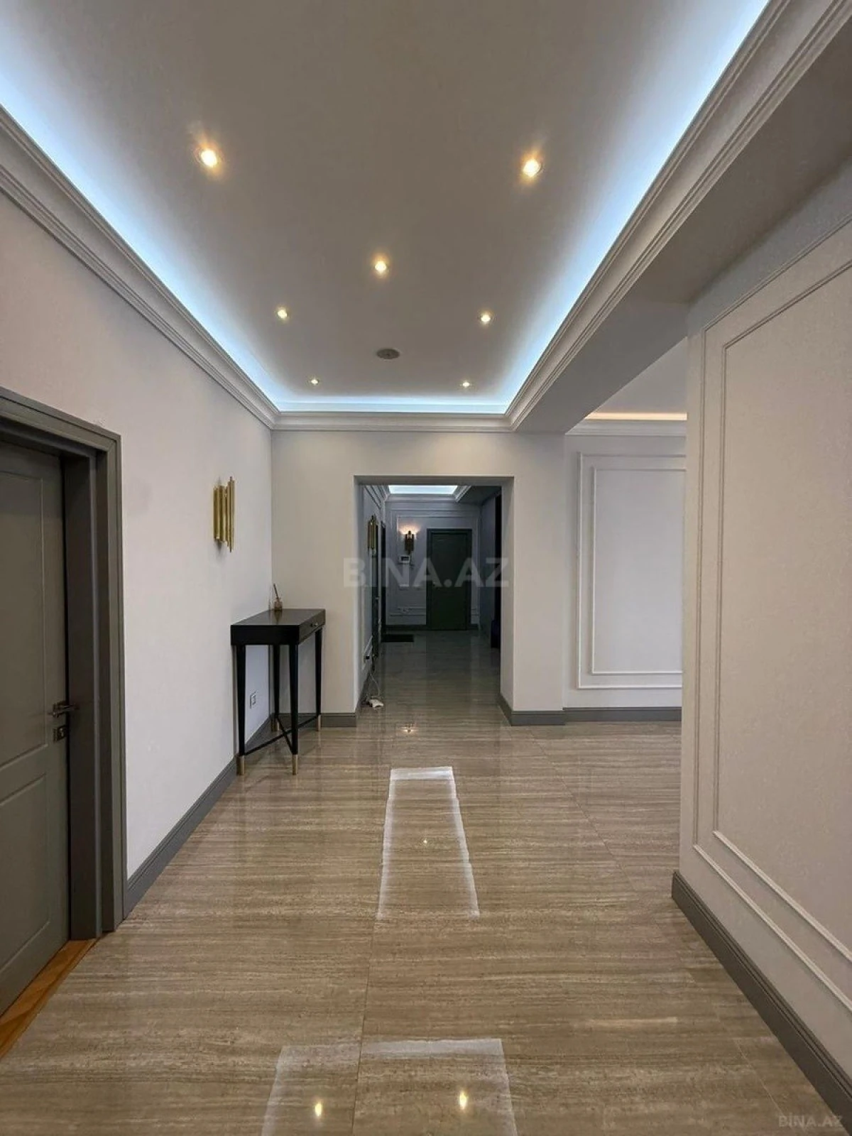 Kirayə verilir 3 otaqlı mənzil 180 m²