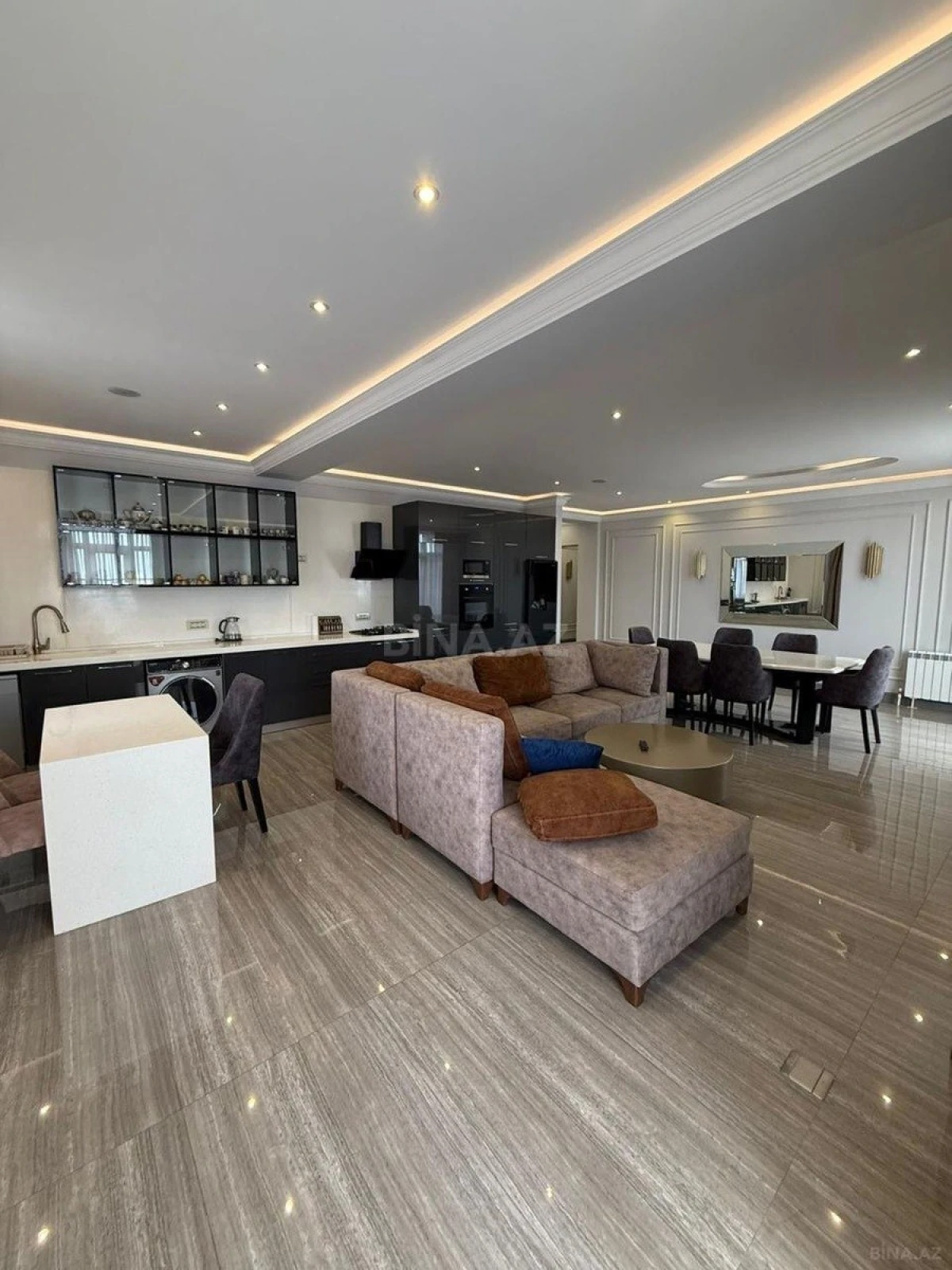 Kirayə verilir 3 otaqlı mənzil 180 m²