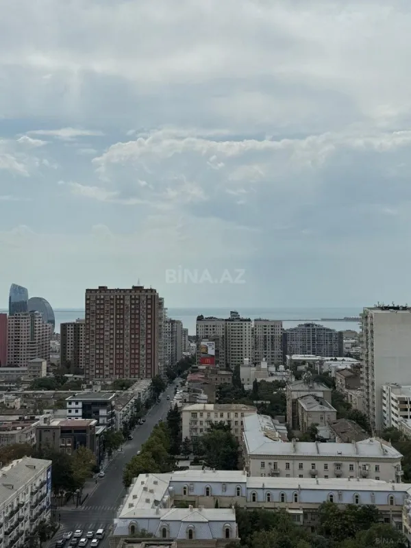 Kirayə verilir 3 otaqlı mənzil 180 m²